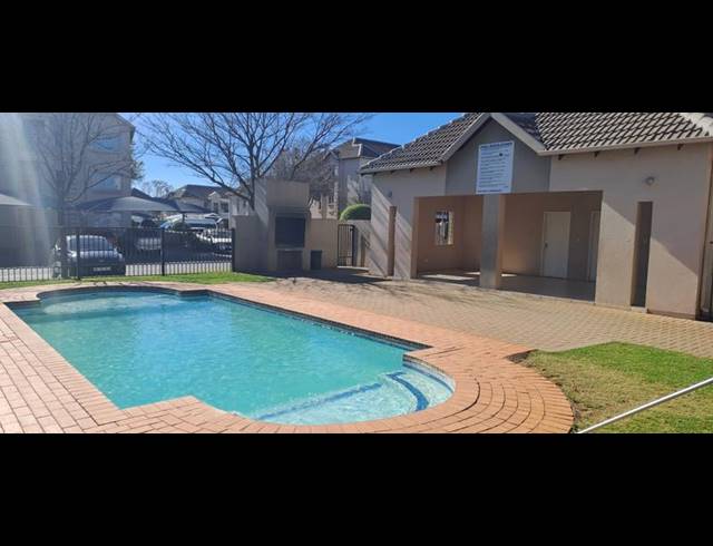 2 BEDROOM TOWNHOUSE FOR SALE IN KLIPPOORTJIE
